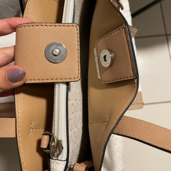 GUESS White and Tan Logo Print Crossbody Purse - Picture 6 of 16